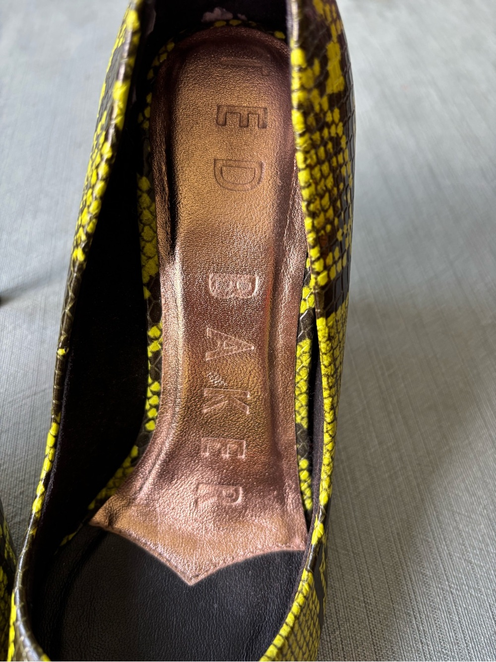 Ted Baker London Izbelos Snake Print Neon yellow black silver pumps 37 - Picture 3 of 10